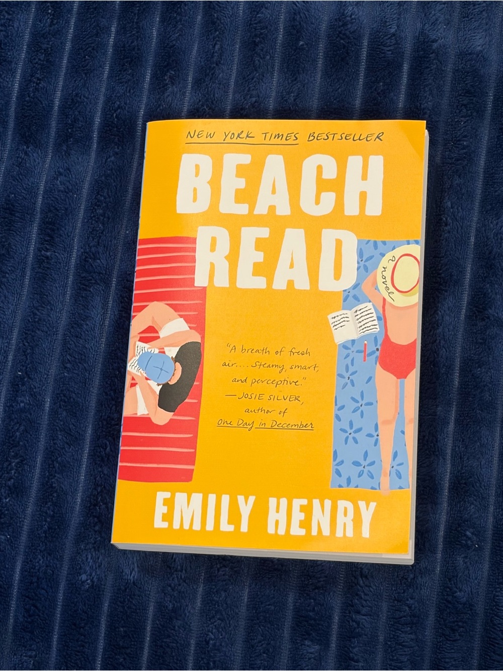 Emily Henry 'Beach Read' - Yellow Paperback Summer Novel